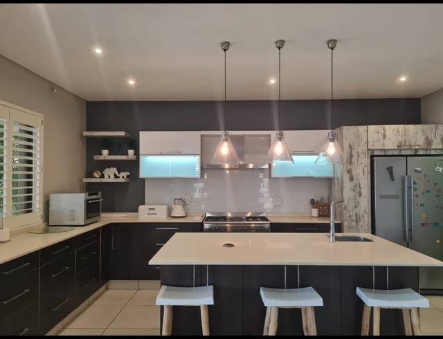 4 BEDROOM HOUSE TO LET IN MZINGAZI GOLF ESTATE